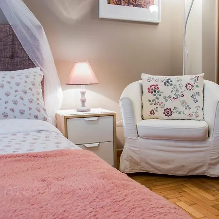 Close To The Metro A Charming Flat *