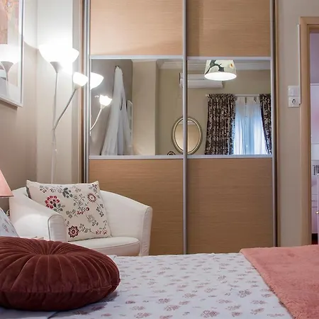Close To The Metro A Charming Flat Apartment