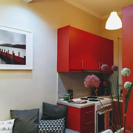 Close To The Metro A Charming Flat Athens